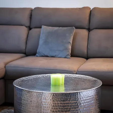 아파트 1900 로비니