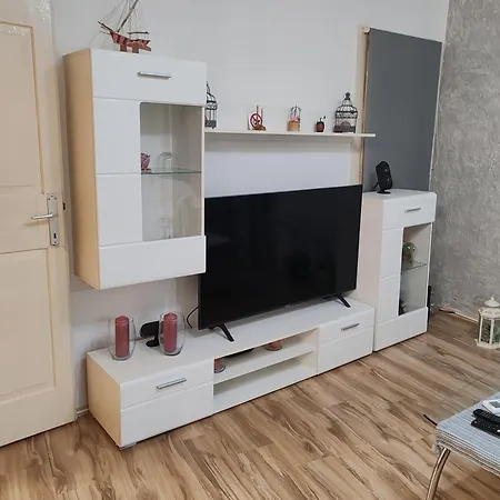 Apartment 1900