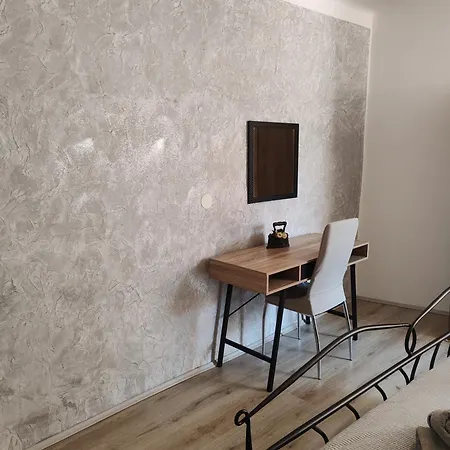 1900 Apartment *