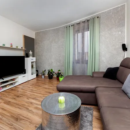 Apartment 1900