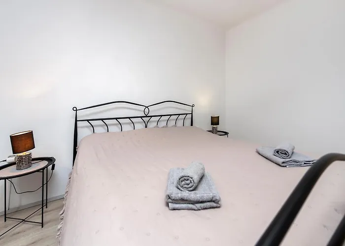 아파트 1900 로비니